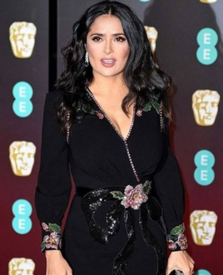 Salma Hayek se siente muy orgullosa de su apariencia y reveló que no se ha practicado una cirugía.