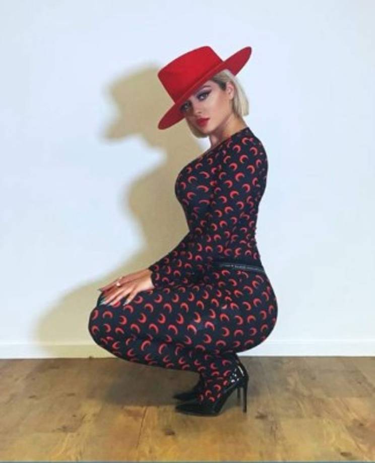 La estrella de la música, sostiene que jamás se ha retocado ninguna parte de su anatomía.