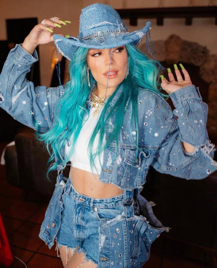 Sin duda su cabello azul ha sido el más icónico hasta el momento.