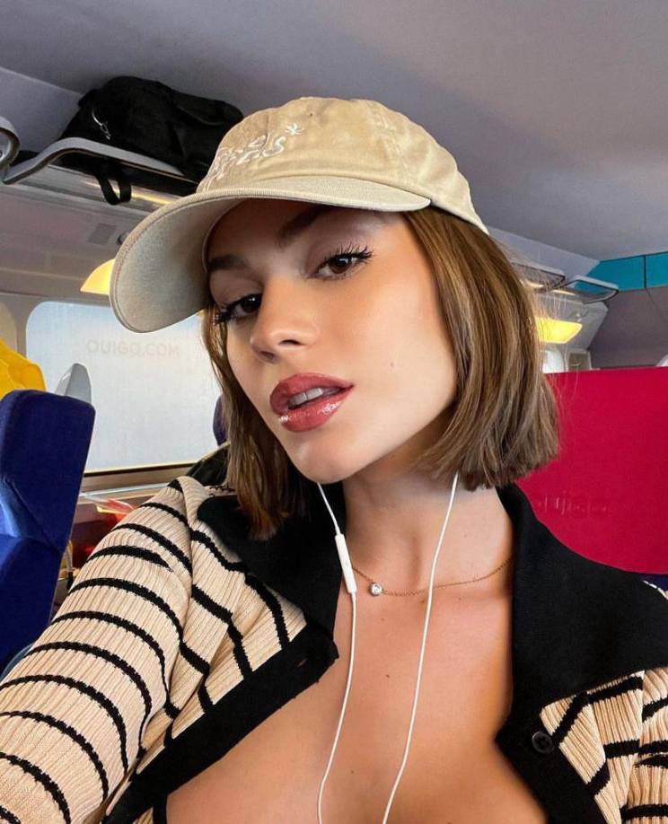 “Una vez iba con él en el coche y le pareció super bien saltarse absolutamente todos los semáforos de la Diagonal. Además, entró a 100 y pico km/h de velocidad en un parking y entonces el señor del parking lo que hizo fue decirle ‘mira no puedes entrar así en el parking’. Piqué le contestó de una manera: ‘Sí, vale, genial. Cómprate un amigo’...Yo quería que me sacasen de ahí, no me lo podía creer”, aseguró en su cuenta de TikTok.