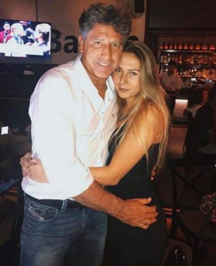 Su padre ha conquistado este semana la Copa Libertadores con el Gremio y ella ha causado revuelo por su belleza.