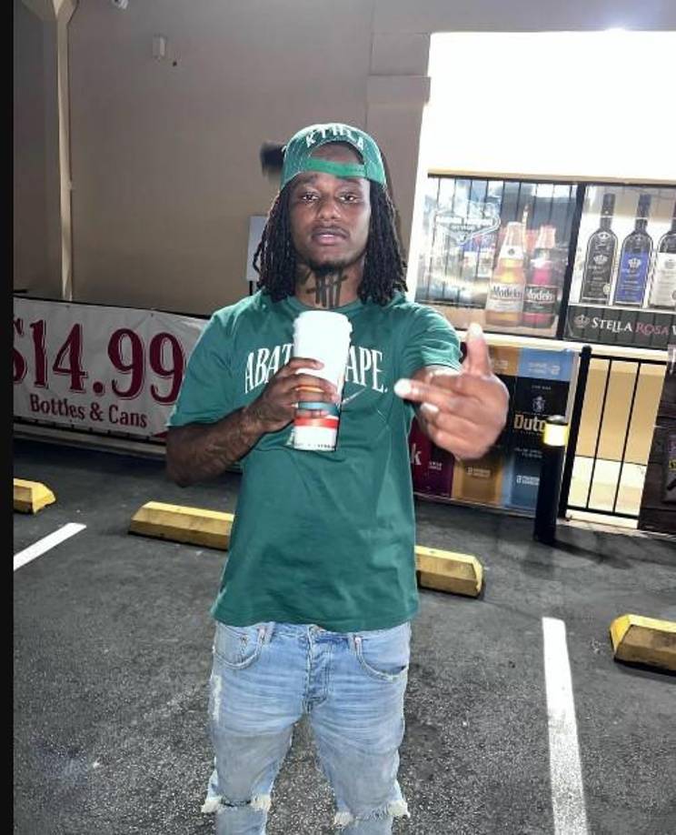 El hombre fue considerado una persona de interés por la muerte de Randall Wallace.