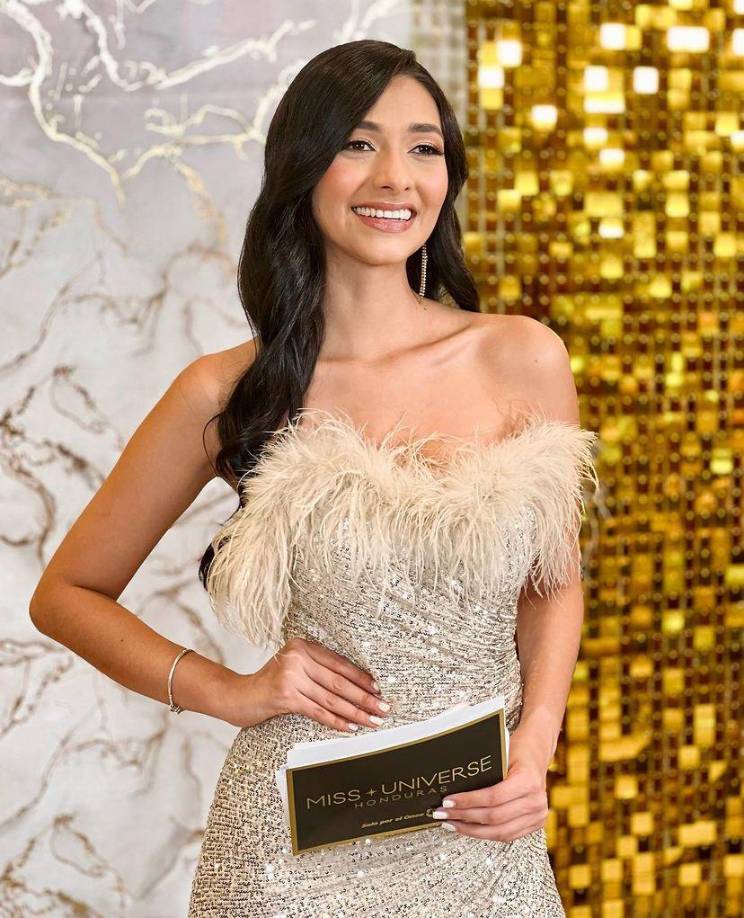 Es Licenciada en Periodismo, egresada de la Universidad Nacional Autónoma de Honduras en el Valle de Sula. 