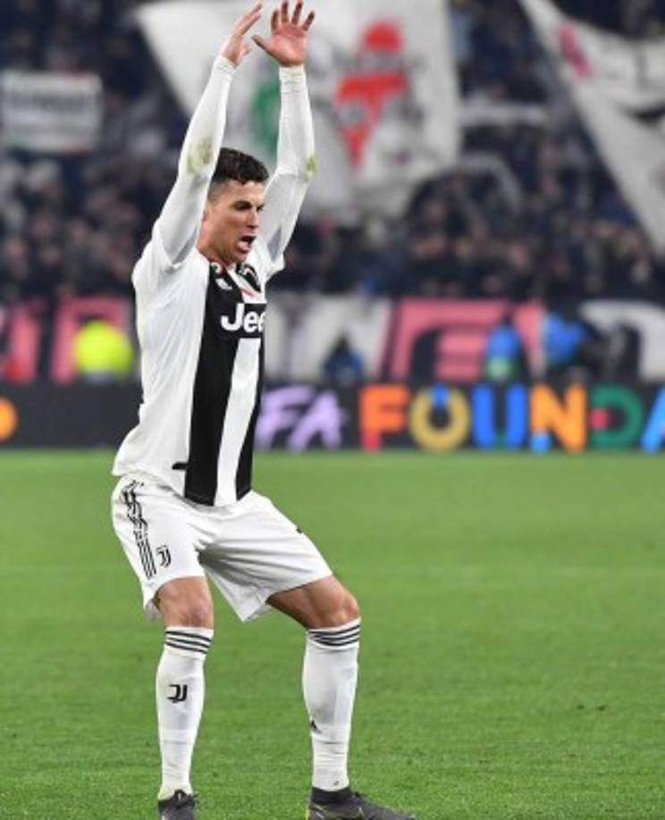 Tras el pitazo final y luego de ser la figura al marcar un hat-trick, Cristiano Ronaldo tuvo un polémico festejo en donde emuló el gesto que tuvo hace unas semanas Diego Simeone, DT del Atlético de Madrid.