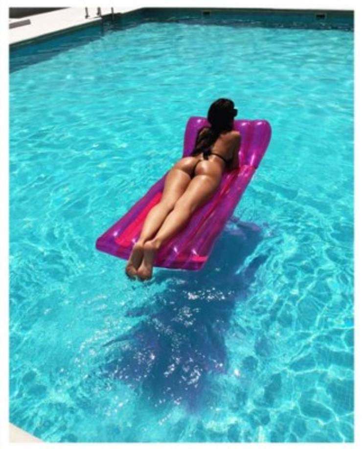 Georgina Rodríguez en una sensual foto en la piscina.