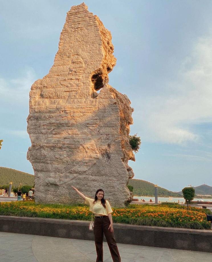 Jackeline agradeció a Dios y sus padres de familia por ser la base de apoyo a que ella triunfara como estudiante hondureña en el extranjero. “Nunca me pusieron límites, solo se encargaron de ayudarme a cumplir mis sueños”. 