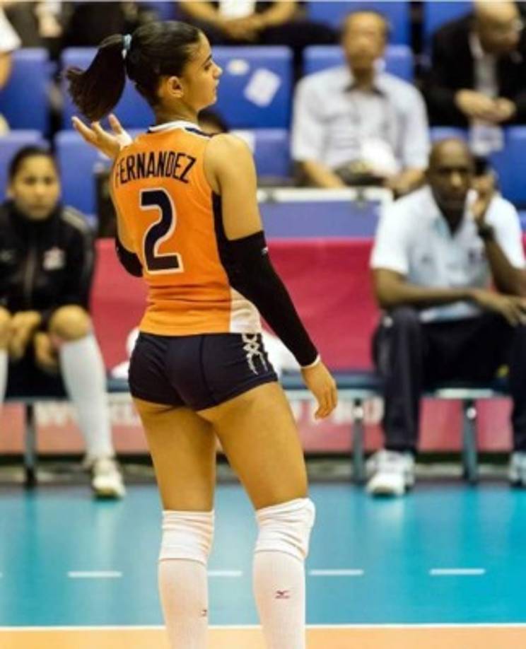 Su equipo actual es el Cienfuegos de República Dominicana y también forma parte de la selección femenina de voleibol de su país.