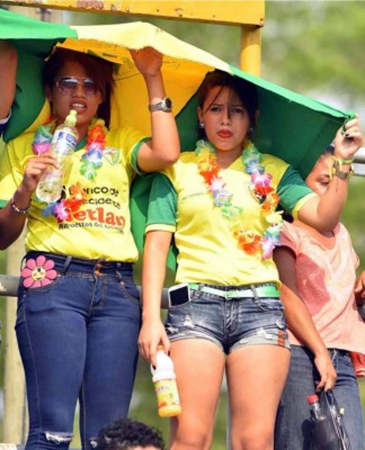 El calor no impidió a las aficionadas apoyar a sus equipos.