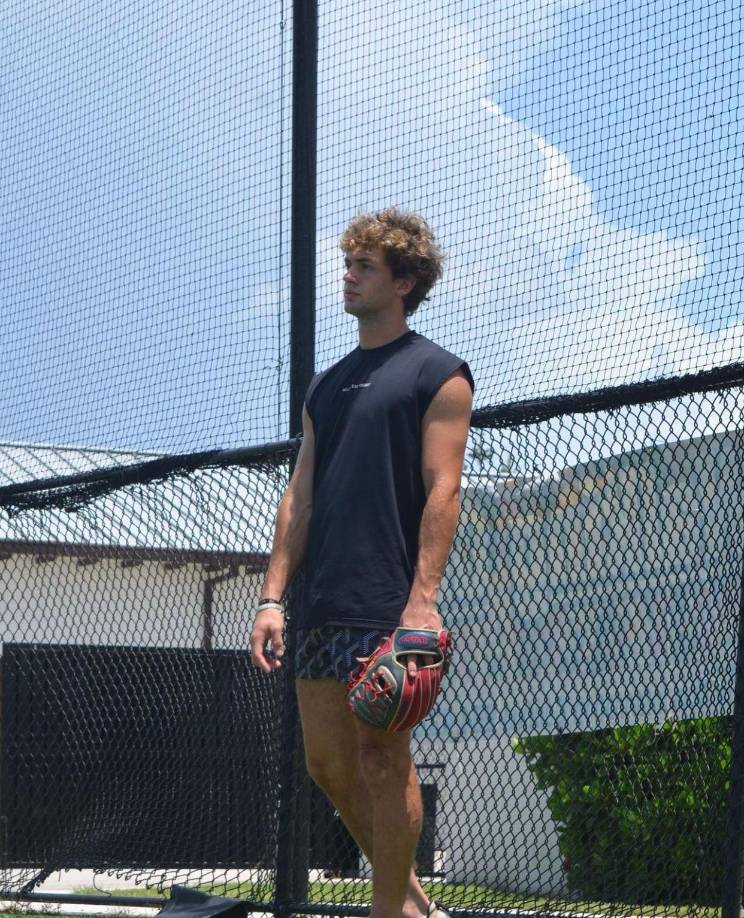 En el año 2020 el joven preocupó a cientos de sus seguidoras por un accidente que sufrió y que tuvo que ser intervenido en un hospital. Sus famosos padres, a pesar de estar separados le dedicaron todo su amor para recuperarlo.