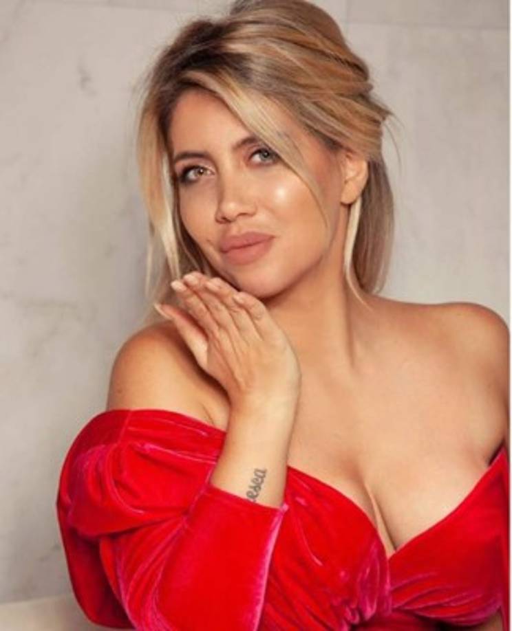 Sus inicios fueron duros, pues desde muy temprana edad comenzó a trabajar en lugares totalmente ajenos a los que está hoy en día. Así, la argentina logró una experiencia importante como niñera, mesera y encargada de tiendas de ropas hasta conocer a Maxi López, futbolista con quien se casó en 2008 en una emotiva celebración.