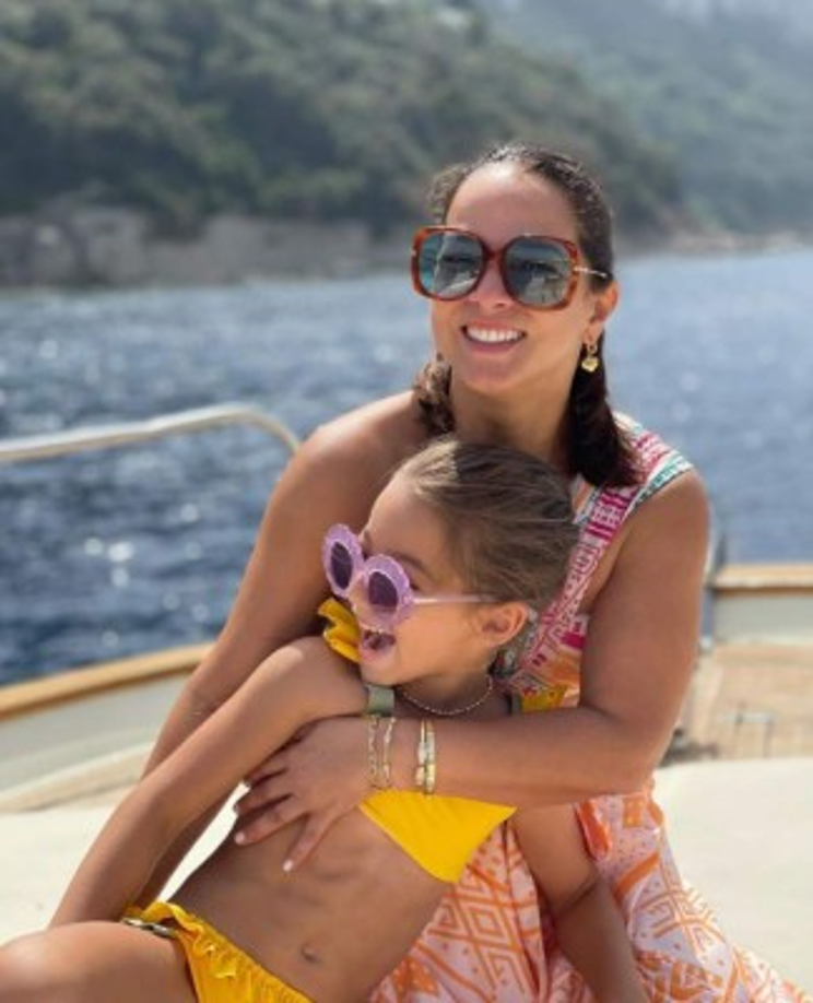 “Aquí les muestro un poquito de mis vacaciones, las disfruté mucho y me hacían falta porque aunque amo mi trabajo en @hoydia también es bueno un descanso para recargar energía. Quieren ver más?”, escribió Adamari en su cuenta de Instagram junto a varias postales de su viaje a Capri.