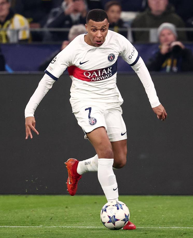 Los alemanes se adelantaron en el 52 por medio de Karim Adeyemi y poco después, en el 56, Warren Zaïre-Emery re equilibró el marcador. A Kylian Mbappé se le anuló un tanto en el 76 por fuera de juego tras una revisión mediante el VAR.