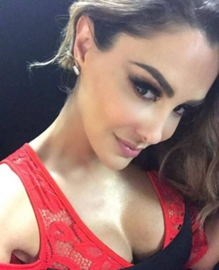 Ninel Conde es madre de dos hijos Sofia Telch y Emmanuel Medina. A sus 42 años es una madre con una silueta de jovencita años.