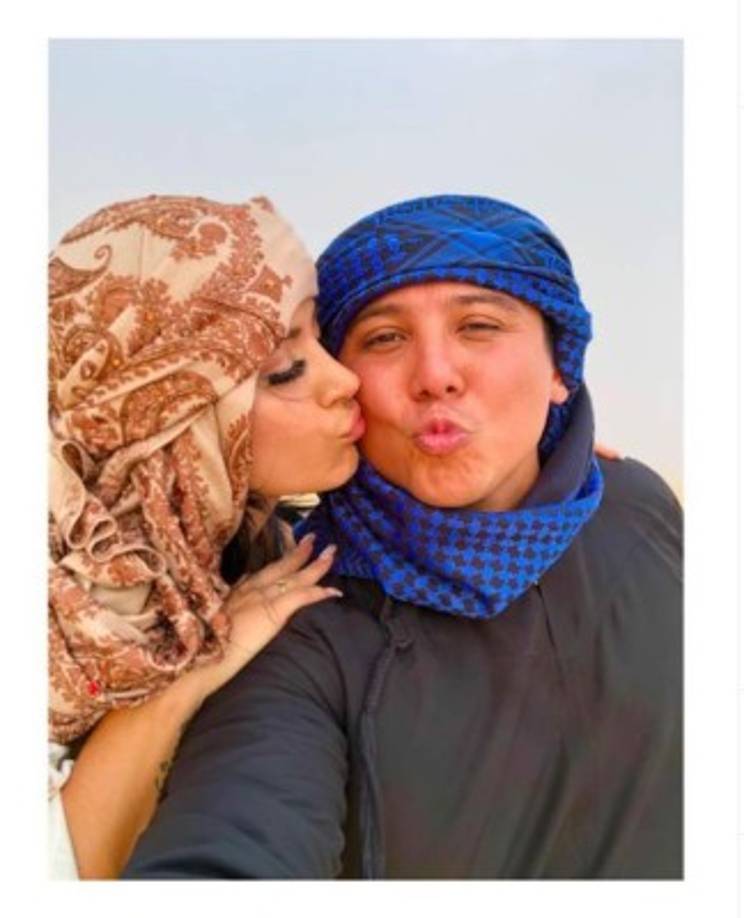 “Ella no mantiene a mi mamá. Ustedes pudieron ver que ella llevaba una silla de ruedas barata que le compró mi hermano, pero con tanto dinero que dice que ha gastado porque dice que es su madre, ¿por qué no le ha podido comprar una silla de ruedas muy linda? No, ella no va a gastar en eso (…) Si te jactas de decir que es tu madre, pues cómprale la silla de ruedas, opérale sus piernas porque ella está así por estar de sirvienta cuidándote a mi osito cuando tú se lo dejabas”, relató.<br/><br/>