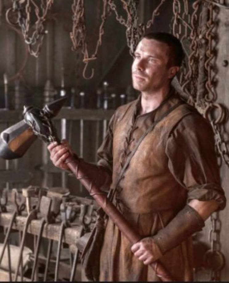 Game of Thrones ha sido una serie de sorpresas, y en la octava y última temporada no se espera una excepción. Aunque muchos fans de la serie no lo crean, Gendry, el herrero, se perfila como favorito para ocupar el 'Trono de Hierro'.