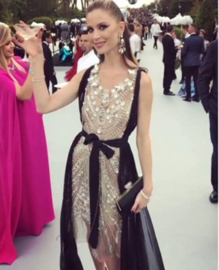 Georgina Chapman es hija del empresario multimillonario Brian Chapman y de la periodista Caroline Wonfor. Creció en Londres y empezó a coser su propia ropa siendo una adolescente. <br/><br/>