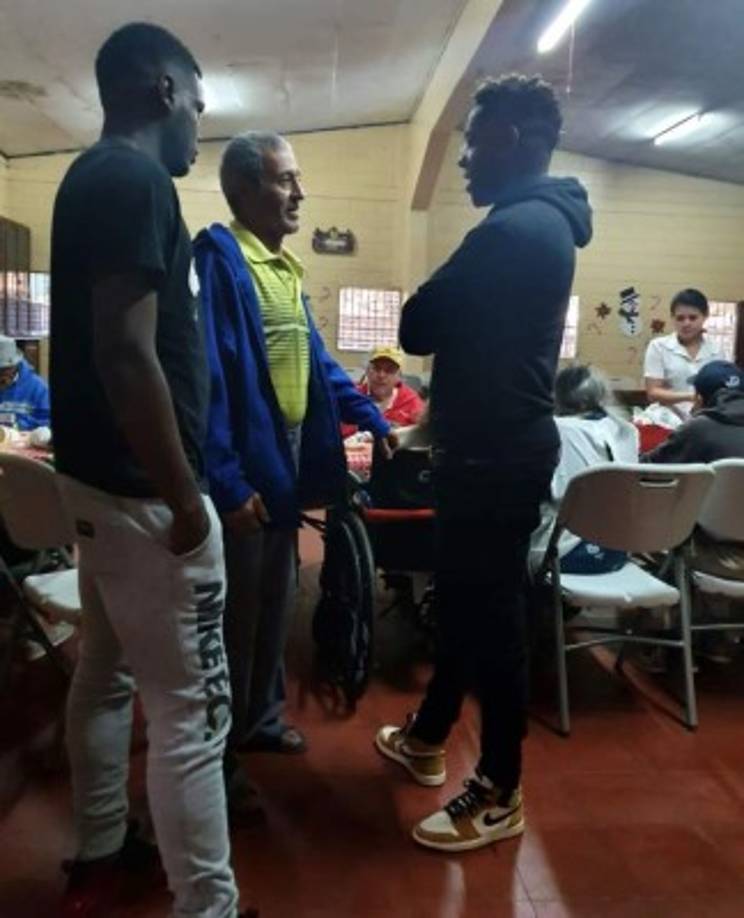 La exfigura del Olimpia, Jorge 'El Indio' Urquía, se mostró feliz de la ayuda que les brindó Romell Quioto.