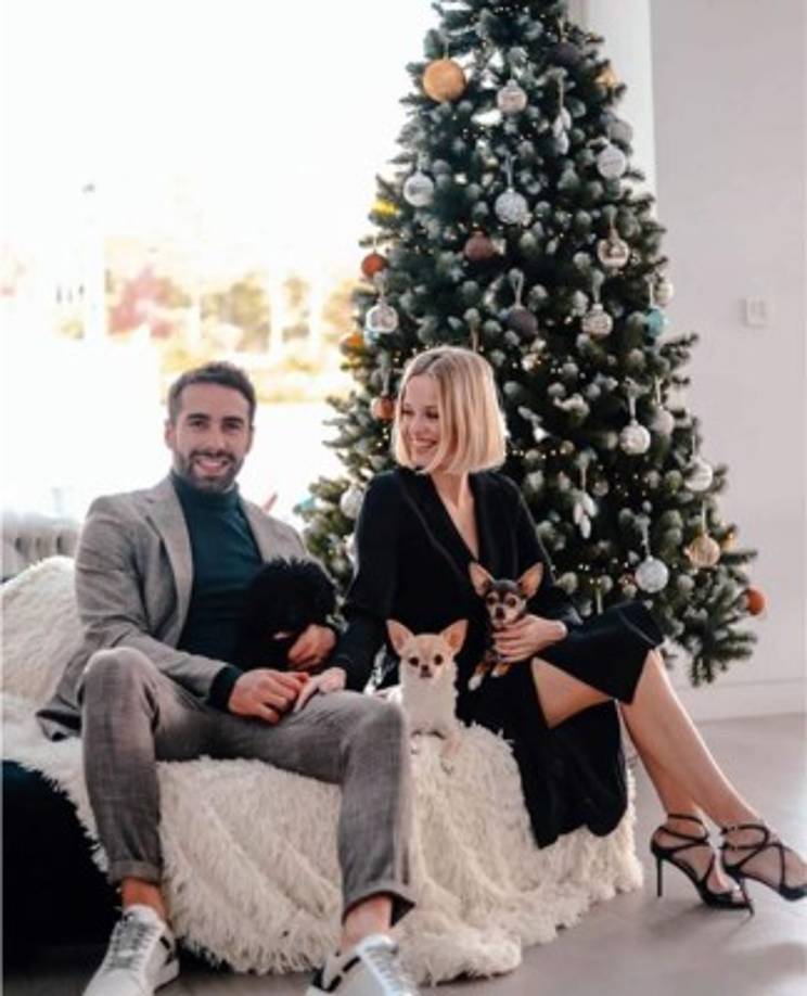 Dani Carvajal, lateral español del Real Madrid, con su esposa Daphne Cañizares.