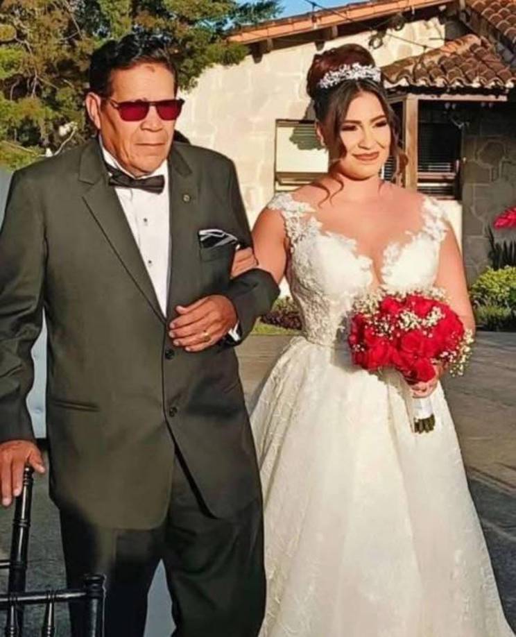 Y sí, este tema fluyó luego de la boda de Alejandra Rubio y Javian Thompson, ya que la recién casada no invitó a prácticamente todos sus compañeros de HCH. Solo se pudo ver que el presentador Elton Morazán estuvo entre esos privilegiados. 