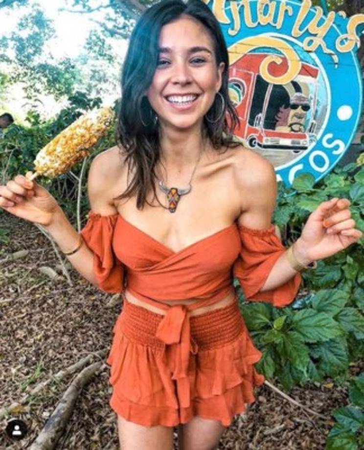 Desde 2013, esta joven de origen mexicano de San Diego (California) comparte en sus plataformas (en inglés y español) imágenes y videos con recetas crudiveganas (con productos crudos), tratamientos de desintoxicación o consejos de belleza basados en esta práctica.