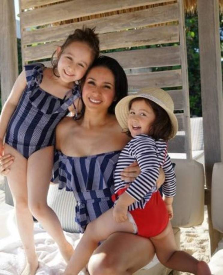 Rob es un hombre que vive orgulloso de su esposa y de su familia, pues continuamente comparte fotos de ellas en sus redes sociales.