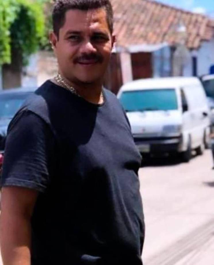 Su cadáver quedó junto a un vehículo en el estacionamiento del centro turístico donde se ubica el restaurante.