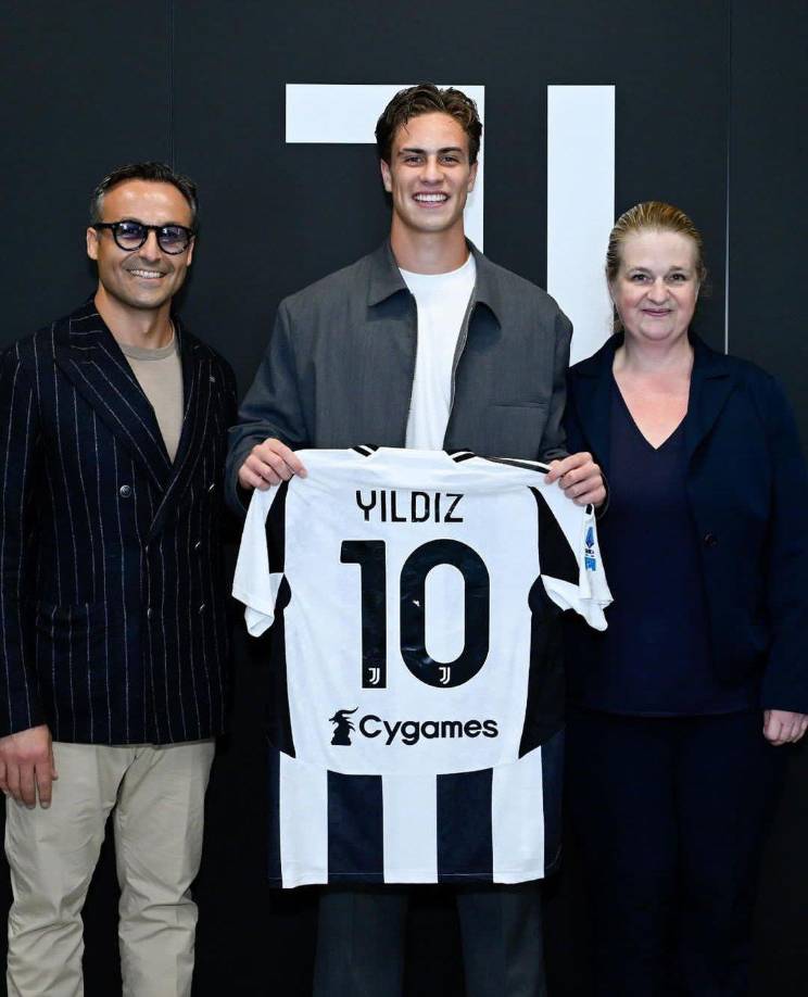 OFICIAL / La Juventus renueva el contrato de Kenan Yildiz hasta junio del 2029.