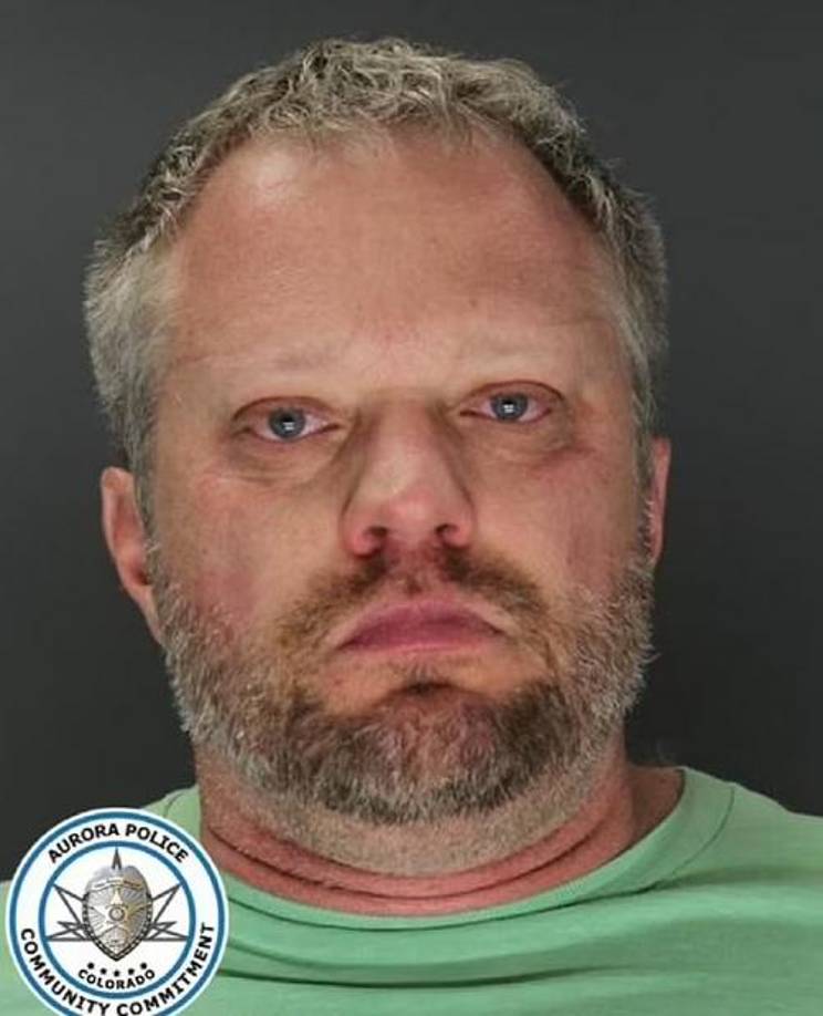  Craig fue detenido cuatro días después de que ingresara a su esposa en un hospital local por fuertes dolores de cabeza y mareos. La condición de la madre de seis niños empeoró rápidamente hasta que falleció.