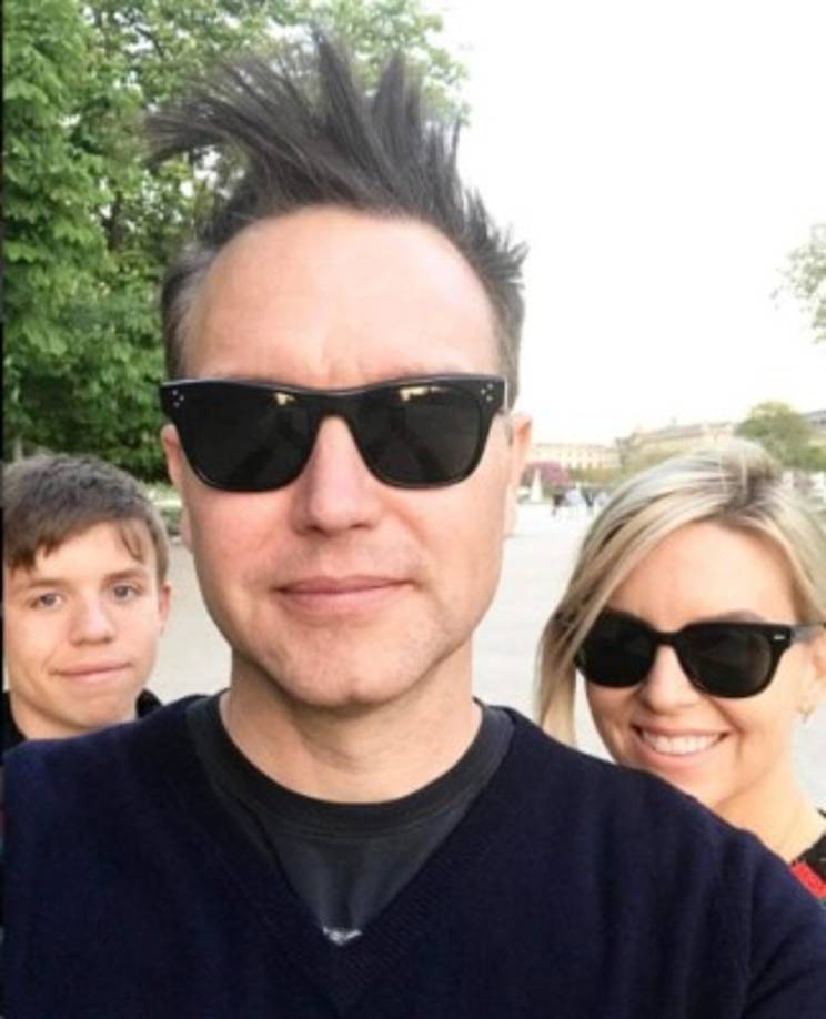 Hoppus se caso con su novia, Skye Everly el 2 de diciembre de 2000. Se conocieron en la filmación del video de Blink-182 “All The Small Things”.