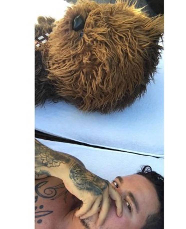 J Balvin estuvo compartiendo selfies con su nuevo mejor amigo.