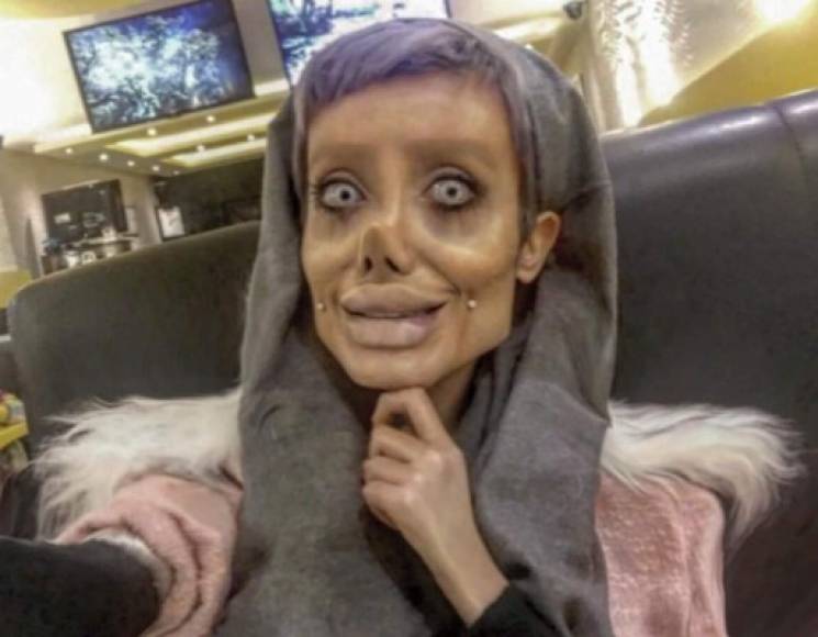 Fatemeh Khishvand, más conocida en redes sociales como Sahar Tabar, saltó a la fama en 2017 después de publicar fotos en las que se parecía una versión zombie de Angelina Jolie.