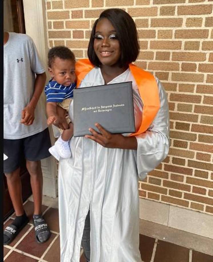 Al día siguiente, la madre de Jeffery se comunicó con el administrador de la propiedad del complejo de apartamentos porque no tenía noticias de su hija.