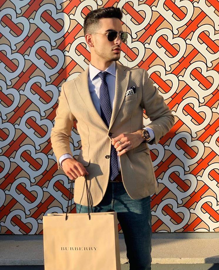 “Estuve trabajando con Georgina en Gucci como dos meses aproximadamente antes de que ella se convirtiera en una celebrity”, comenzó comentando el joven.