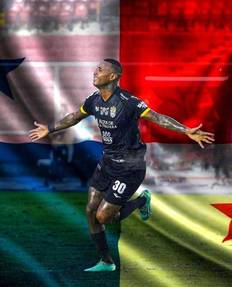 Delantero: Tras la salida de Ramiro Rocca, Real España puso sus ojos en el panameño Carlos Small, que sería el 9 de cara a la próxima campaña.