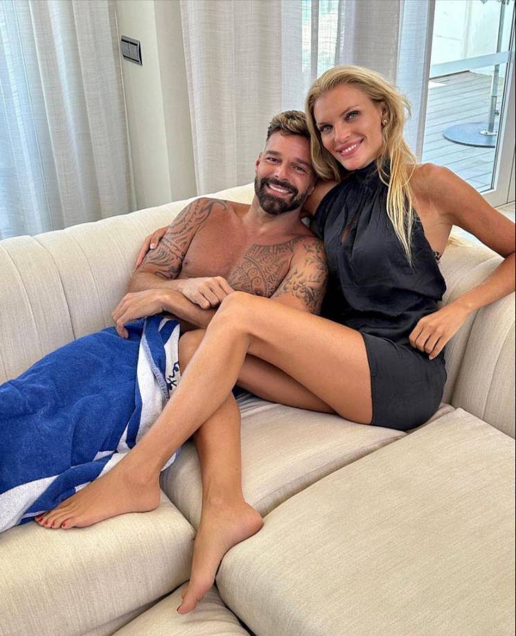 “Si te quiero más exploto @ricky_martin”, escribió la modelo, y “y yo a ti! De mil vidas”, respondiendo con mucho amor.