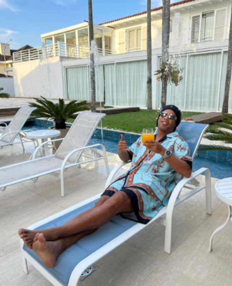 “Es otra vida. Lo viven de otra manera, disfrutan de otra manera. Aparte es Ronaldinho... ¿Qué le vas a decir?”, finalizó Patricio Rubio sobre su experiencia en las fiestas de la estrella brasileña.