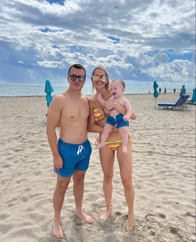 Está casado con Lavinia Valbonesi, una influencer en temas de nutrición, con la que tiene un hijo y espera otro. De su primer matrimonio tiene una hija.