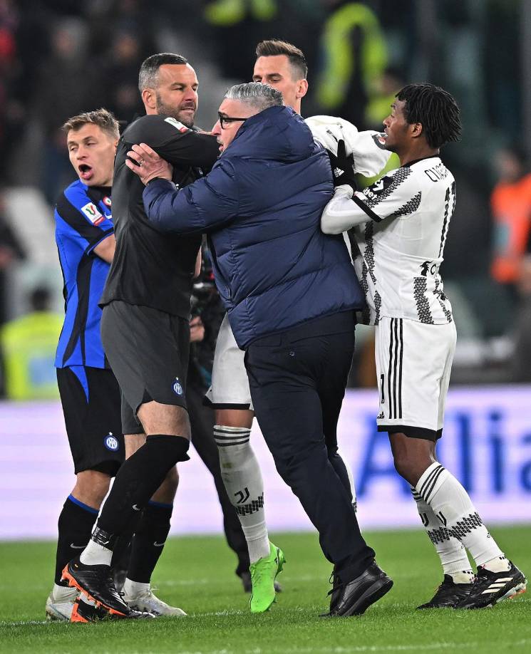 El portero esloveno Samir Handanovic también se encaró con Juan Guillermo Cuadrado.