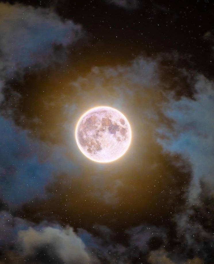 Roberto Carías, experto hondureño en astronomía afirmó que el próximo 15 noviembre en el cielo hondureño habrá una superluna denominada “Luna de castor”, una de una de las últimas superlunas del año.