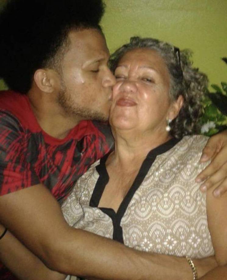 Sus seguidores y colegas del género no tardaron en llenar las redes sociales con mensajes de apoyo y condolencias para el artista, recordándole que su legado musical quedará marcado por siempre. 