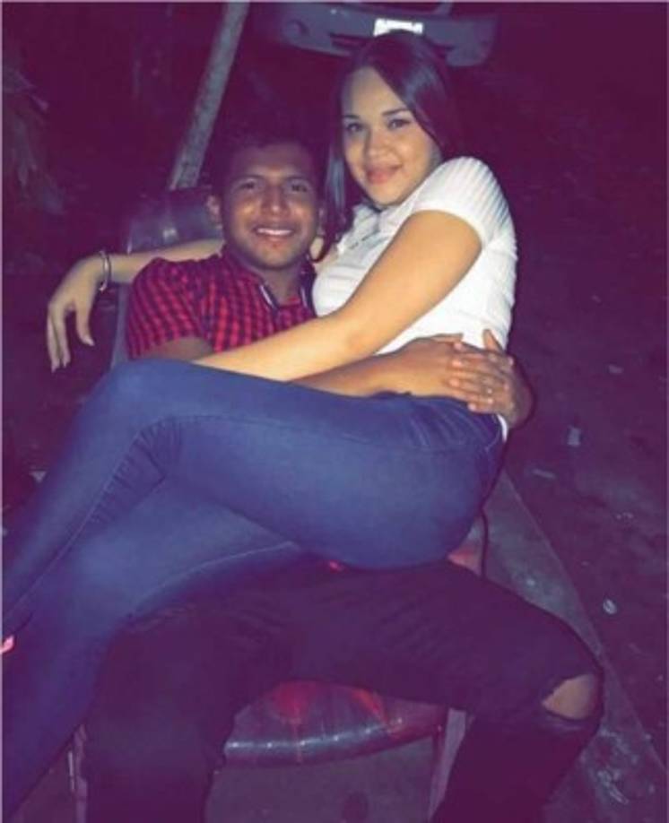 Elder Torres, jugador del Vida, y su novia pasando la Navidad.