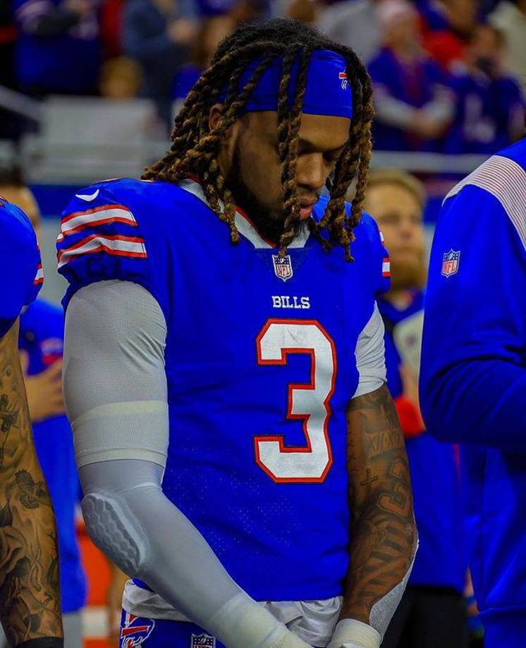 Este es su segundo año como profesional tras ser seleccionado por el equipo en el Draft 2021 de la NFL.