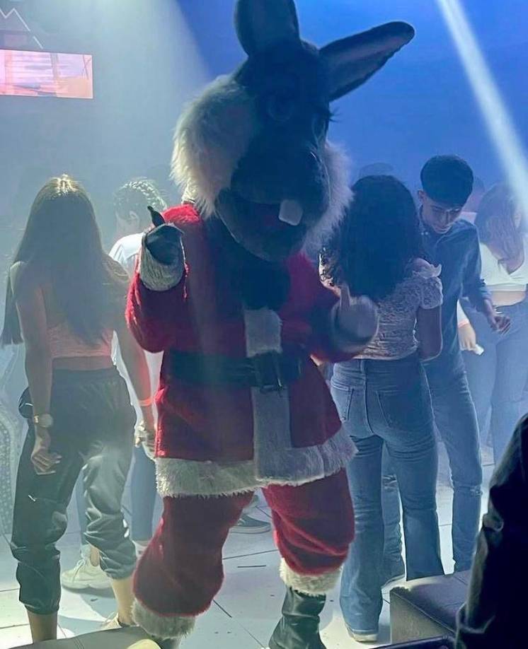 Ricardo Valerio, gerente general de Urbanos-Cantina la 7, coincidió en que Río de Piedras ofrece todas las facilidades para que los centros de ocio nocturnos crezcan, pese a la enorme competencia que existe.Manifestó que desde que reactivaron funciones tras eliminarse las restricciones establecidas por la pandemia, han podido notar un mayor interés de los sampedranos por disfrutar del entretenimiento nocturnal.Es tanta la demanda que existe en el mercado, que Valerio refirió que analizan la apertura que otro negocio de tipo bar en la misma zona.