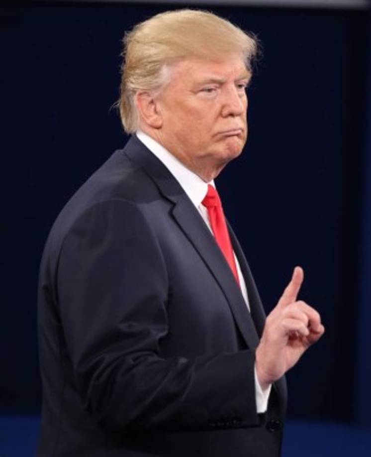 El movimiento de sus manos era muy notorio.