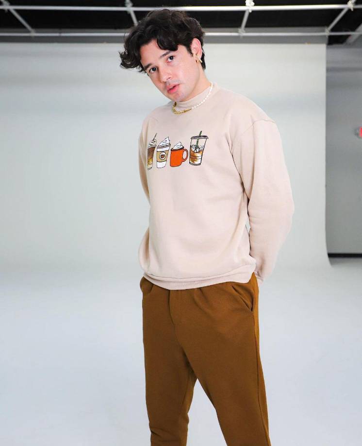 ”Miguel dice que es el rey de la farándula y que tiene trayectoria, y sí la tiene, pero el ser humano evoluciona y tiene que avanzar con el tiempo, hay nuevos personajes y nuevos talentos a los cuales tenemos que darles espacio”, afirmó Facundo. 