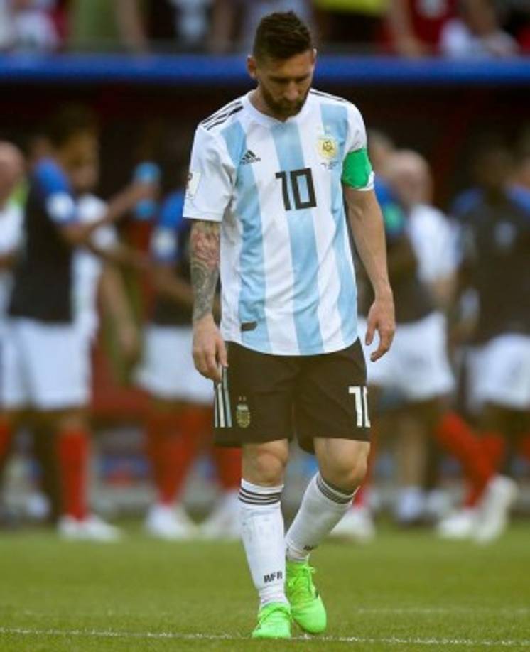 Más de treinta títulos con el Barcelona son insuficientes para llenar el vacío que cala profundo en 'La Pulga'. El mejor jugador del mundo en la última década sigue sin sumar títulos con su país.