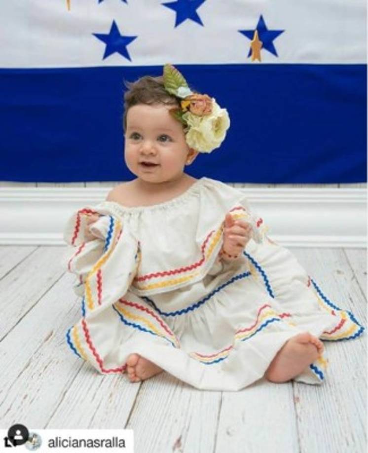 Sus padres siempre se han encargado de inculcarle a la niña el amor por su país desde sus primeros meses de vida.