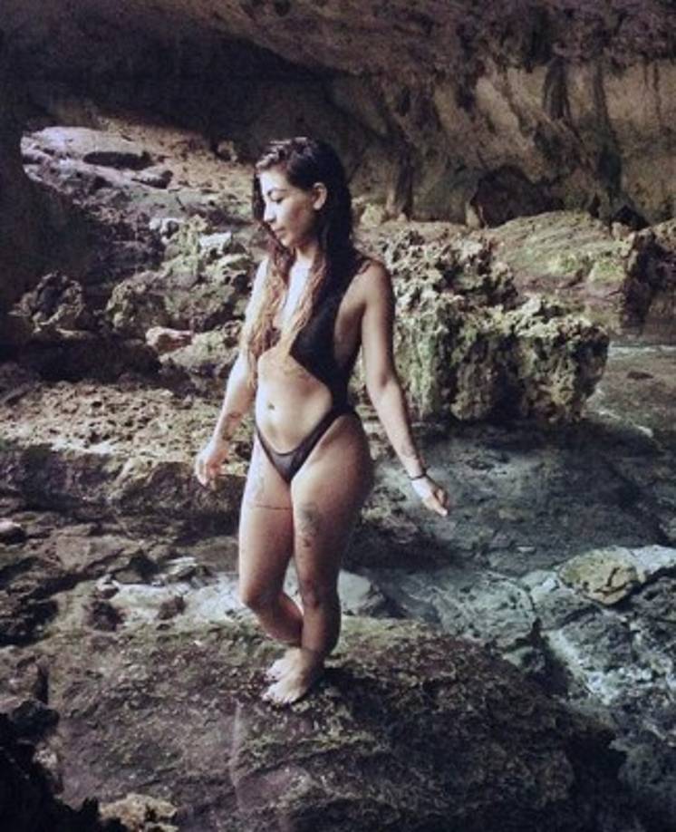 El director del Organismo de Investigación Judicial (OIJ), Walter Espinoza, declaró hoy en una conferencia de prensa que las sospechosos trataron de asaltar a las mujeres y que como medio de intimidación uno de ellos ingresó con la mexicana al mar, amenazándola con ahogarla.<br/><br/>La causa de muerte de la mujer debe ser corroborada por la autopsia.