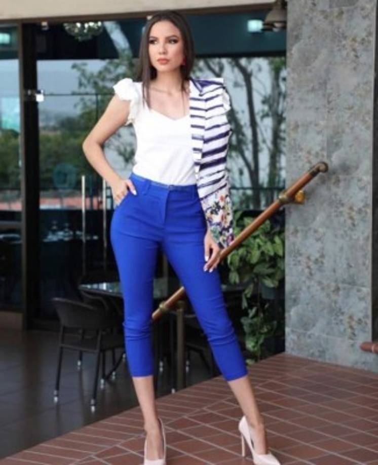 Además, Villards es modelo de pasarela y campañas publicitarias.<br/>