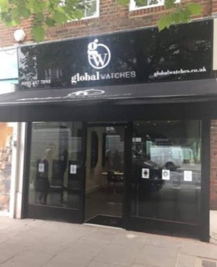 'Empecé a involucrarme en la relojería a través de los contactos que tenía en el mundo del fútbol. Una vez que vi que podía convertirse en un negocio viable, creé Global Watches en 2013 y se ha convertido en una empresa realmente fuerte que ahora está facturando millones”, señaló en The Sun. Foto Facebook Global Watches.